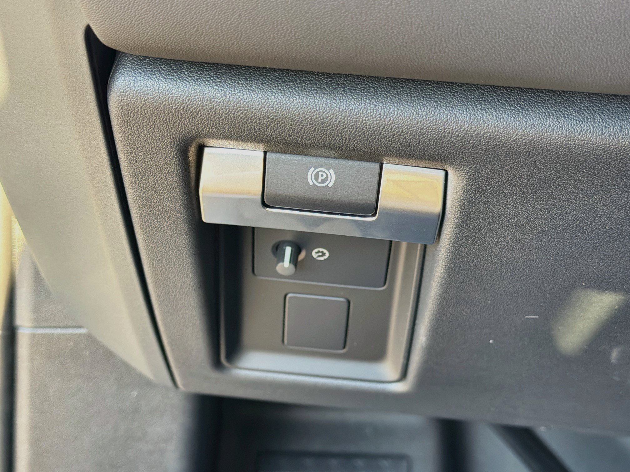 New 2026 Land Rover Defender 110 X-Dynamic SE AWD/4WD image 35