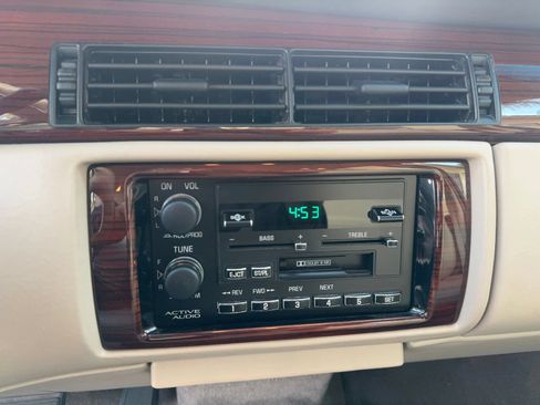 Used 1994 Cadillac De Ville Concours FWD image 19