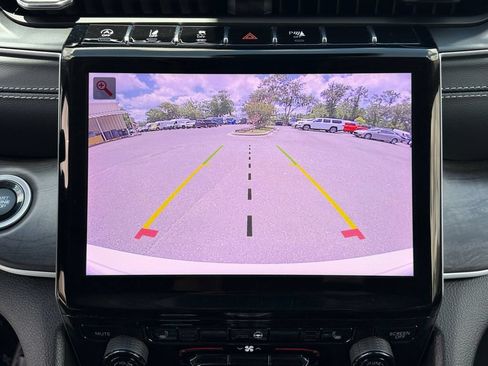 Used 2023 Jeep Grand Cherokee Limited AWD/4WD image 26
