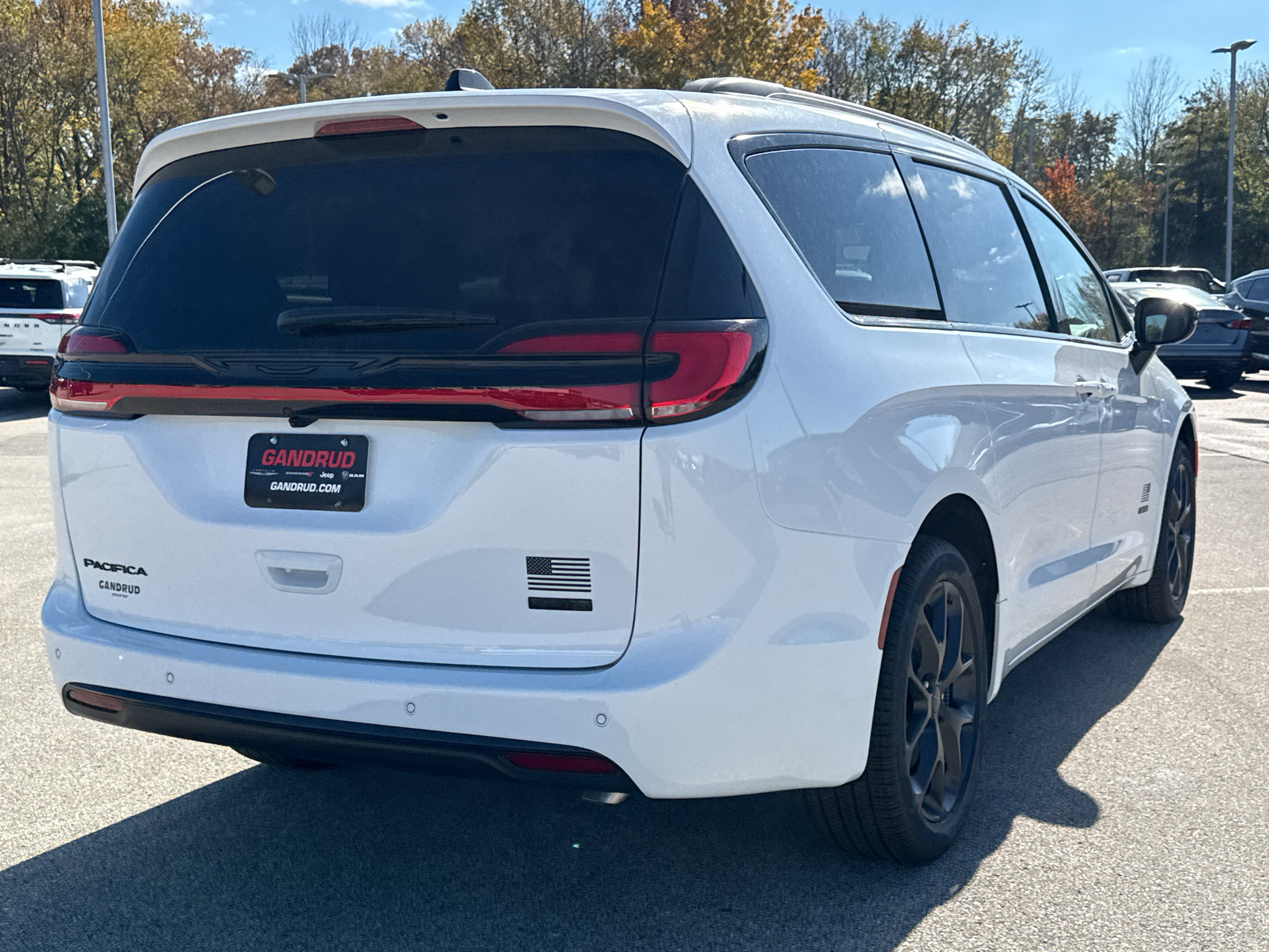 New 2027 Chrysler Pacifica Select AWD/4WD image 18