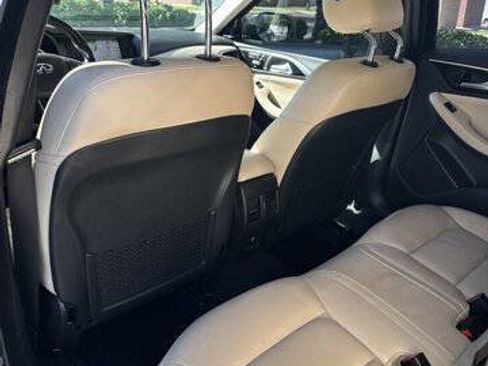Used 2017 INFINITI QX30 Premium w/ Navigation Package FWD image 23
