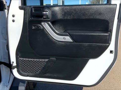 Used 2018 Jeep Wrangler Unlimited Sahara image 22