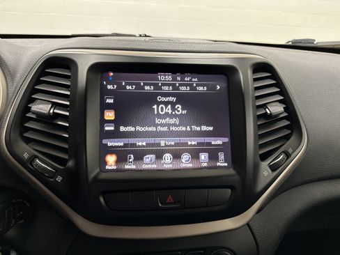 Used 2015 Jeep Cherokee Latitude w/ Cold Weather Group image 23