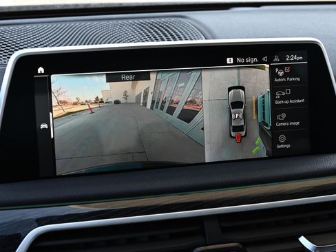 Certified 2022 BMW 740i 740i w/ M Sport Package image 15