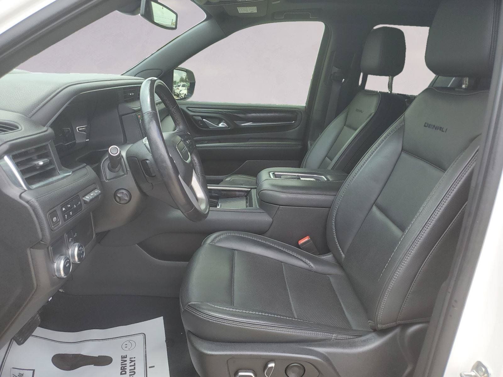 Used 2022 GMC Yukon XL Denali RWD image 9