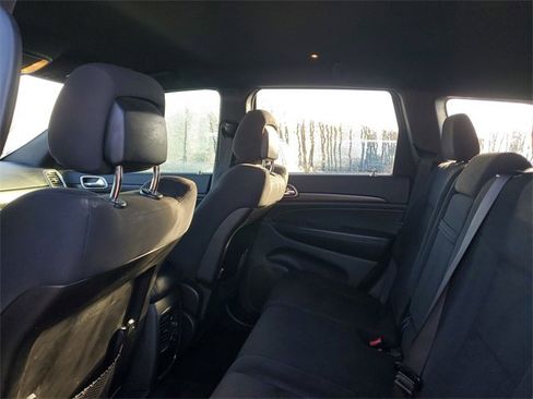 Used 2017 Jeep Grand Cherokee Laredo w/ Quick Order Package 23E image 8