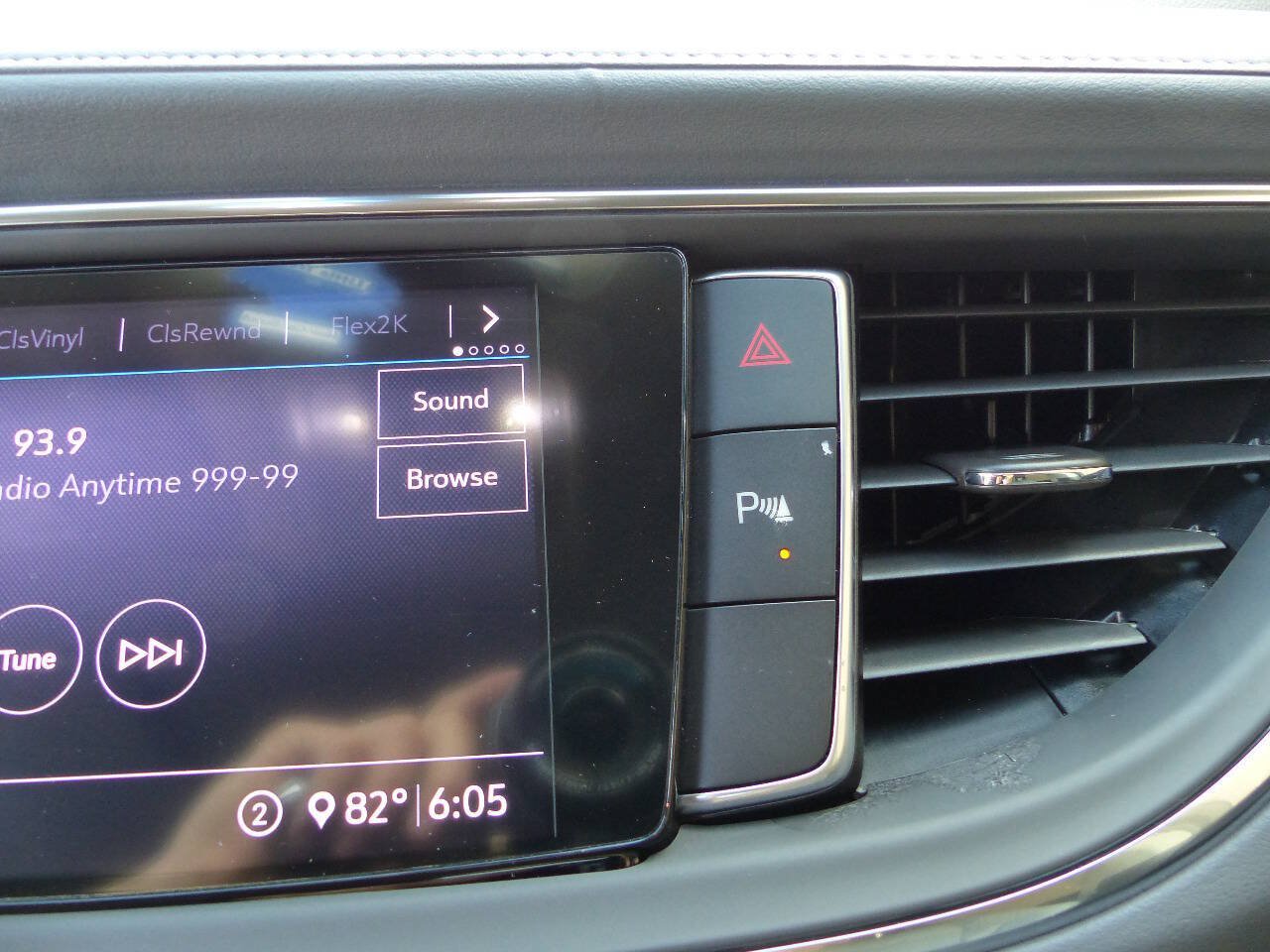 Used 2021 Buick Enclave Essence w/ Sound and Sites Package AWD/4WD image 36