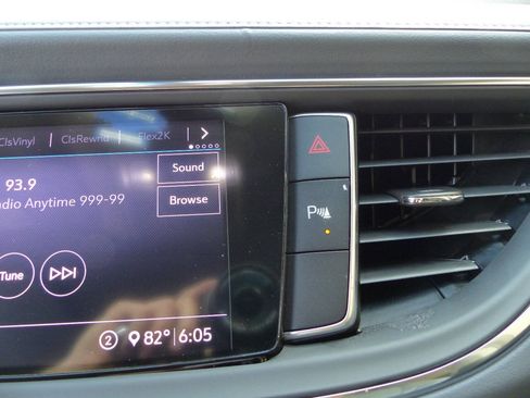 Used 2021 Buick Enclave Essence w/ Sound and Sites Package AWD/4WD image 36