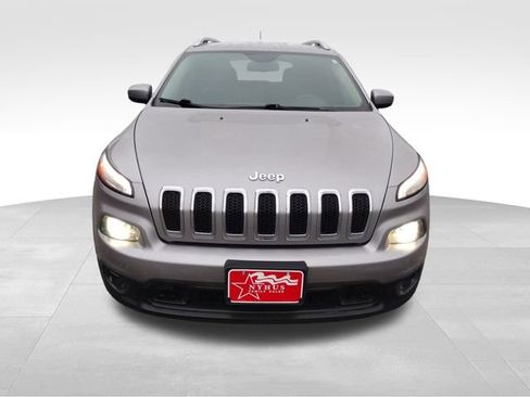 Used 2018 Jeep Cherokee Latitude Plus image 9