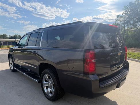 Used 2017 Chevrolet Suburban LT w/ LT Signature Package AWD/4WD image 3