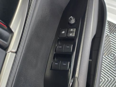 Used 2025 Toyota Camry SE image 21