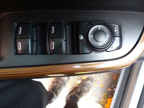 Used 2021 GMC Acadia SLE w/ Driver Convenience Package FWD image 20