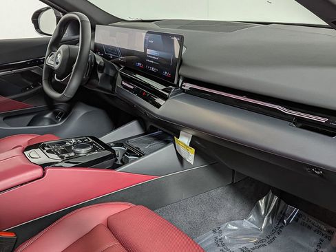 Used 2025 BMW 530i xDrive w/ Premium Package image 29