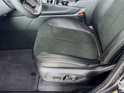 New 2025 Jeep Grand Cherokee Altitude image 21