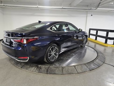 Used 2022 Lexus ES 300h w/ Premium Package image 8