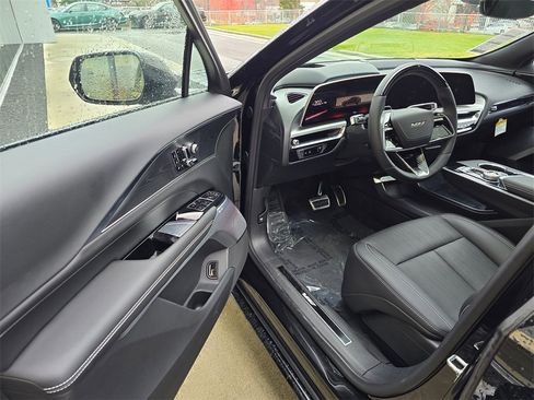 New 2026 Cadillac Lyriq V image 19