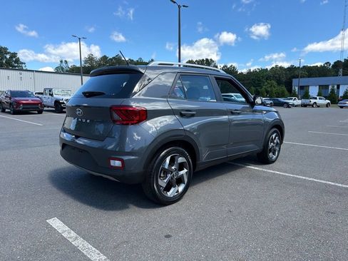 Used 2025 Hyundai Venue SEL FWD image 5