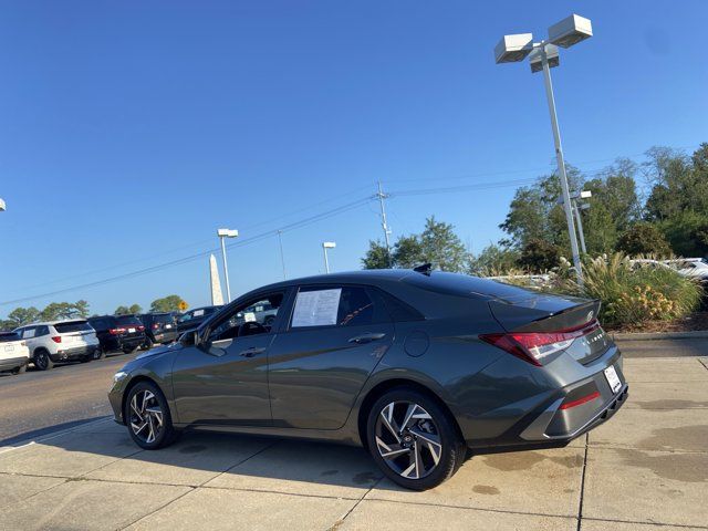 Used 2025 Hyundai Elantra Sport FWD image 8