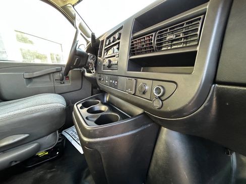 Used 2018 Chevrolet Express 3500 Extended w/ Driver Convenience Package image 33