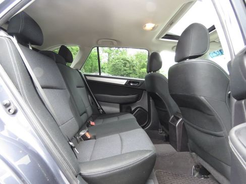 Used 2017 Subaru Outback 2.5i Premium AWD/4WD image 16