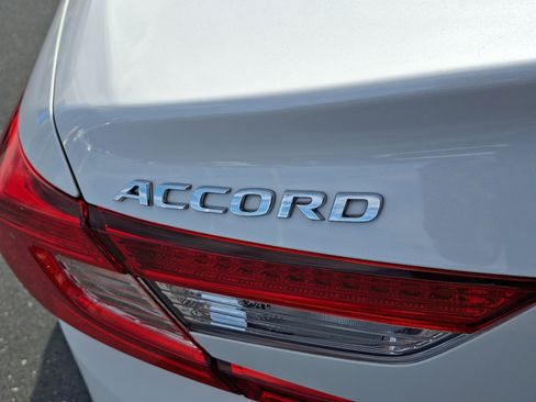 Certified 2018 Honda Accord Touring image 33