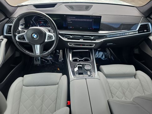 Used 2023 BMW X7 xDrive40i w/ M Sport Package AWD/4WD image 18