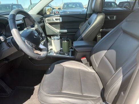 Used 2023 Ford Explorer XLT w/ Equipment Group 202A AWD/4WD image 5