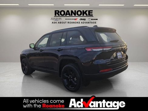 Used 2024 Jeep Grand Cherokee Limited w/ Luxury Tech Group II image 14