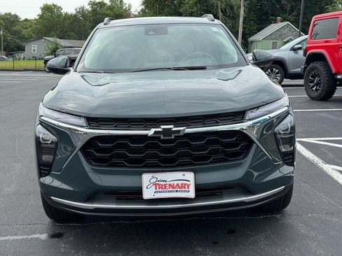 Used 2025 Chevrolet Trax LT w/ Driver Confidence Package FWD image 9