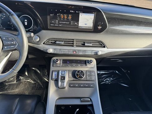Used 2021 Hyundai Palisade Calligraphy image 2