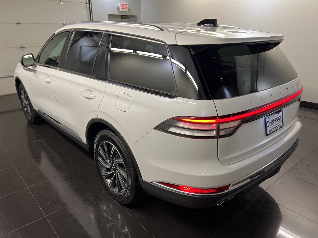 Used 2026 Lincoln Aviator AWD image 4