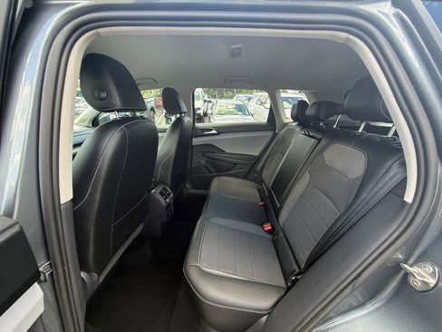 Used 2022 Volkswagen Taos SE AWD/4WD image 22