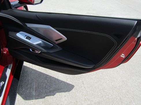 Used 2021 Chevrolet Corvette Stingray Premium Conv w/ Z51 Performance Package RWD image 11