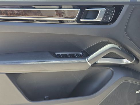 Certified 2023 Porsche Cayenne Turbo S AWD/4WD image 22