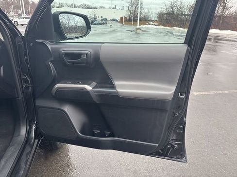 Used 2018 Toyota Tacoma SR5 image 9