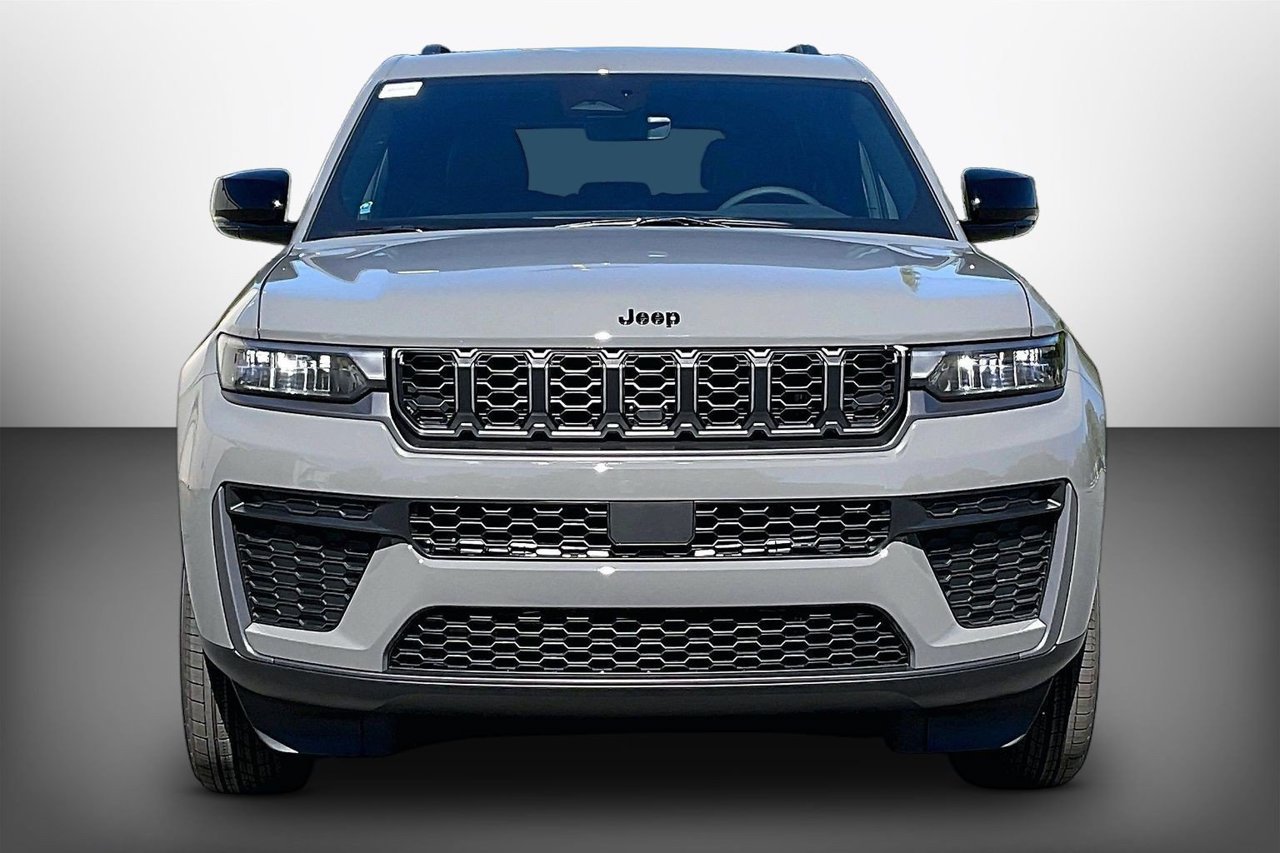 New 2027 Jeep Grand Cherokee Altitude RWD image 3