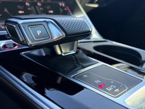 Used 2021 Audi RS 6 Avant Wagon 4D image 27