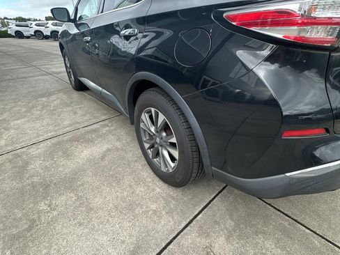 Used 2018 Nissan Murano SV AWD/4WD image 2