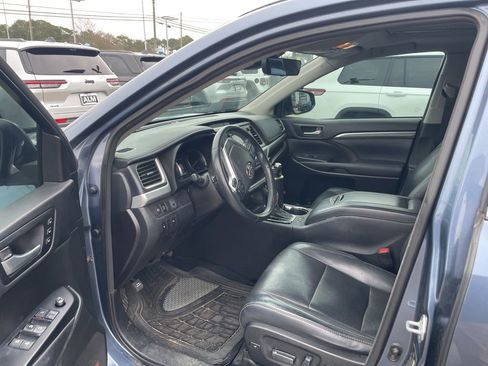 Used 2017 Toyota Highlander Limited image 9