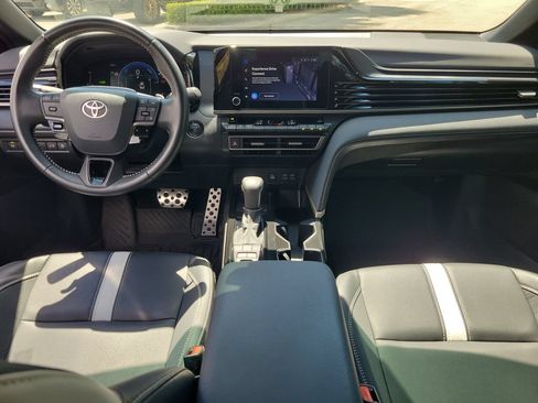 Used 2025 Toyota Camry SE FWD image 13