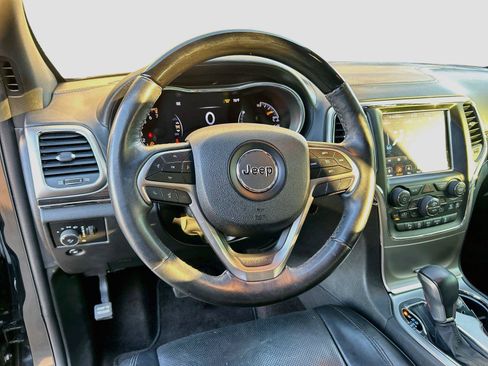 Used 2018 Jeep Grand Cherokee Overland AWD/4WD image 39
