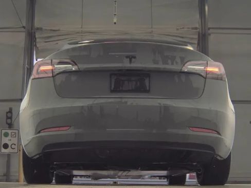 Used 2023 Tesla Model 3 Standard Range RWD image 15