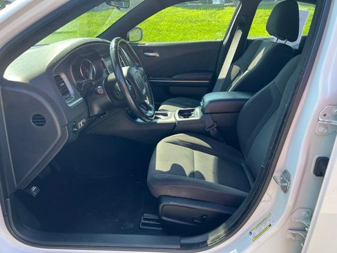 Used 2019 Dodge Charger SXT RWD image 6