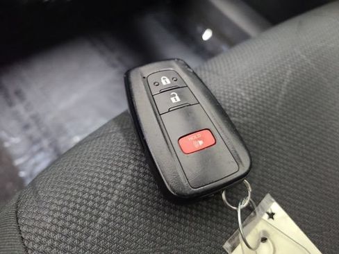 Used 2024 Toyota RAV4 XLE AWD/4WD image 34
