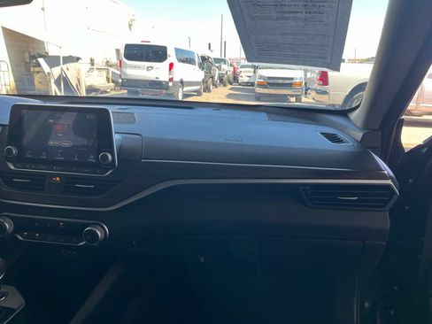 Used 2024 Nissan Altima 2.5 SV FWD image 13