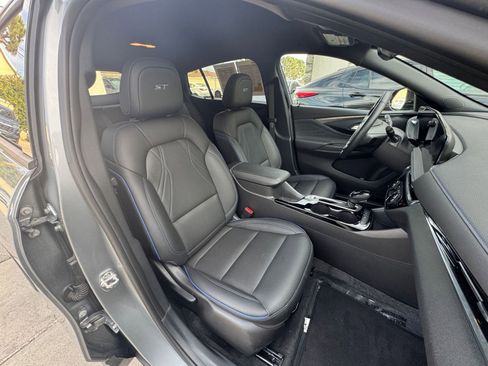 Used 2025 Buick Envista Sport Touring image 35