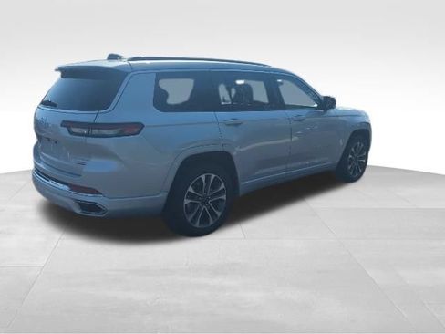 Used 2025 Jeep Grand Cherokee L Overland w/ Luxury Tech Group IV AWD/4WD image 6
