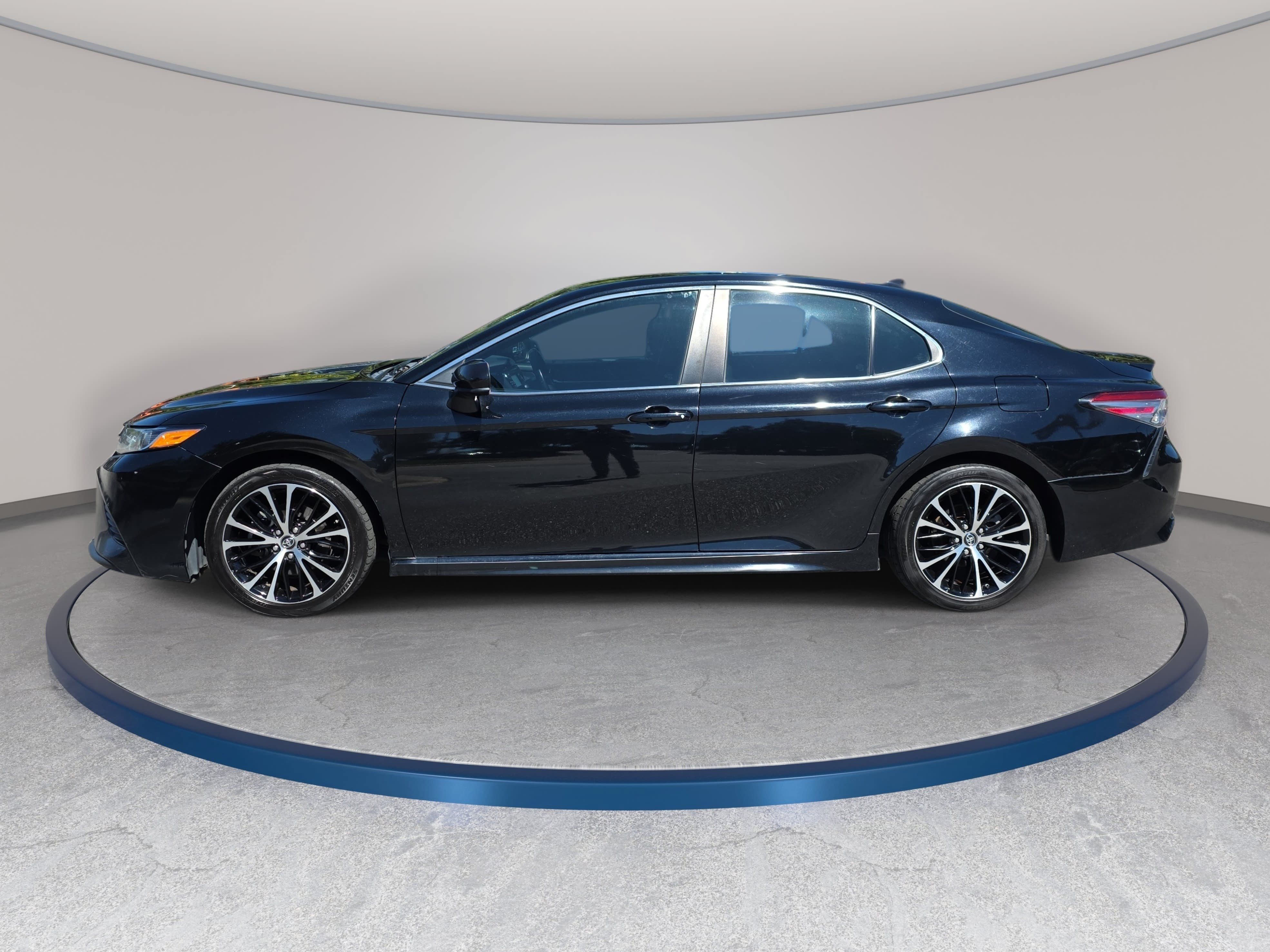 Used 2019 Toyota Camry SE FWD image 8