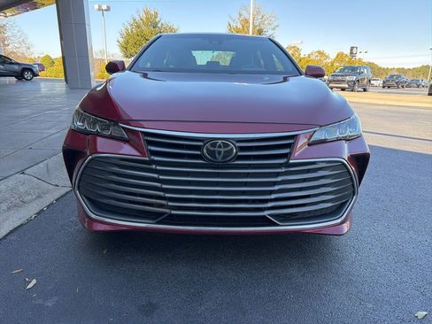 Used 2019 Toyota Avalon Limited image 3