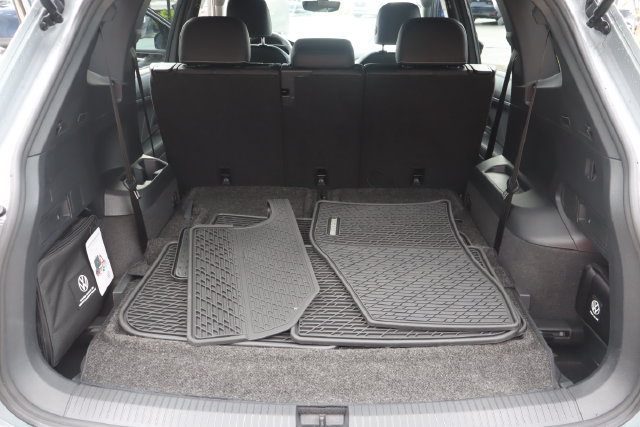 Used 2022 Volkswagen Tiguan SE R-Line FWD image 21